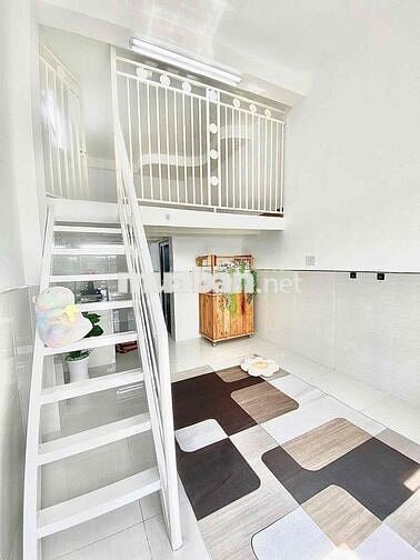 PHÒNG GÁC CAO BAN CÔNG VIEW THÀNH PHỐ MỚI XÂY - CÓ THANG MÁY