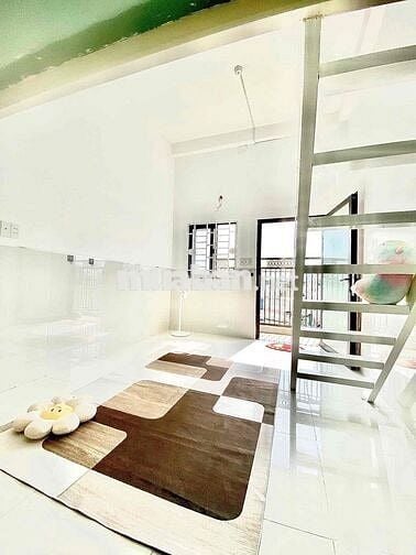 PHÒNG GÁC CAO BAN CÔNG VIEW THÀNH PHỐ MỚI XÂY - CÓ THANG MÁY