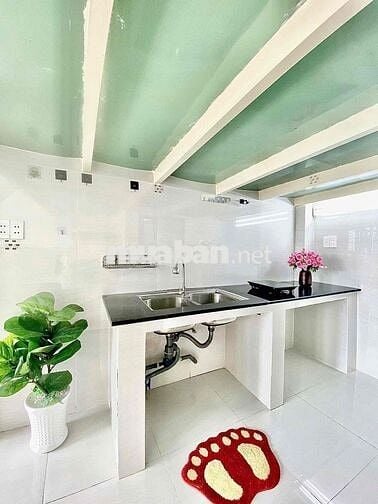 PHÒNG GÁC CAO BAN CÔNG VIEW THÀNH PHỐ MỚI XÂY - CÓ THANG MÁY