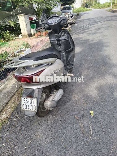 Lead xe đời đá chóng tắc máy