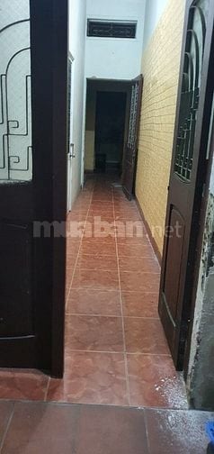 Cho thuê phòng tầng 3 gần mặt phố Trương Định, điện nước khép kín