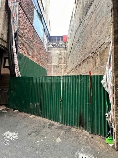 Phạm Văn Đồng – Cầu Giấy – 57 M2 – Đất – MT 5.8M – Giá 12.7 Tỷ. 