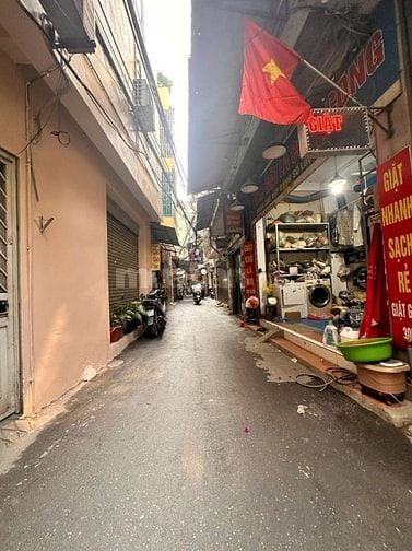 Phạm Văn Đồng – Cầu Giấy – 57 M2 – Đất – MT 5.8M – Giá 12.7 Tỷ. 