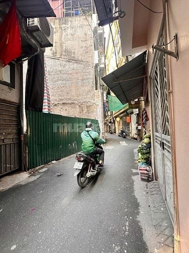 Phạm Văn Đồng – Cầu Giấy – 57 M2 – Đất – MT 5.8M – Giá 12.7 Tỷ. 