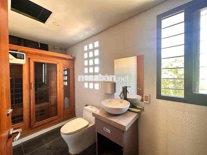 GIÁ BẤT NGỜ- BÁN NHANH NHÀ 4T -  MẶT PHỐ NGUYỄN HỮU THỌ