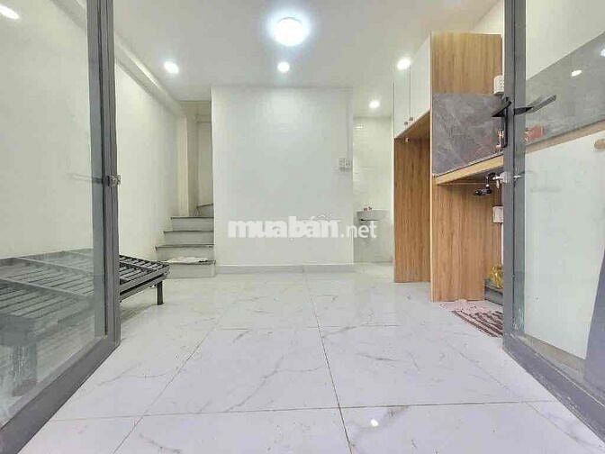 HÀNG HIẾM CÓ NHÀ Ở NGAY CÁCH MẶT TIỀN VÀI CĂN