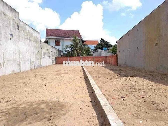 mình chính chủ cần bán lô đất trung tâm thị trấn Đức Hòa