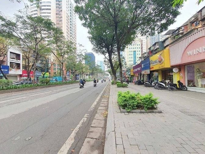 Cho thuê nhà mặt Phố Láng Hạ, Kinh Doanh, 60m2* 4T, MT4.2m, 42 Triệu