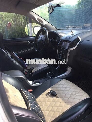 Isuzu D-Max Trắng Số sàn 5 chỗ