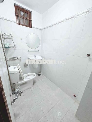 CHDV 2 mặt bằng + 13 phòng 9 wc luôn full >90%/năm