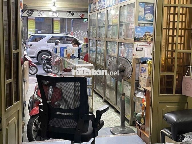 Nhà mặt tiền đường Thành Thái + Tô Hiến Thành bán dụng cụ y tế