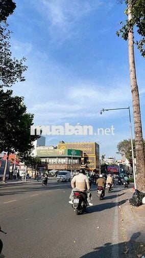 Nhà mặt tiền đường Thành Thái + Tô Hiến Thành bán dụng cụ y tế