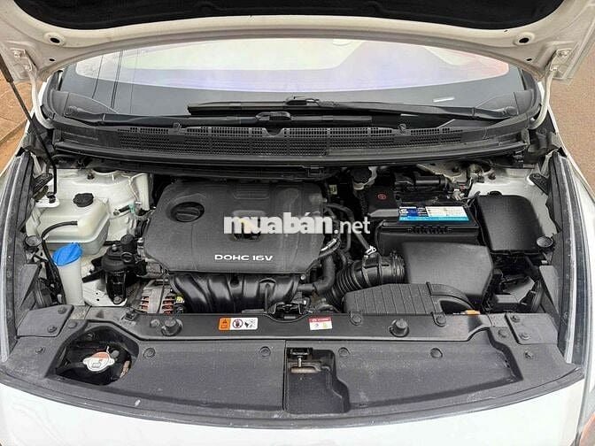 Kia Rondo 2018 Số sàn màu Trắng