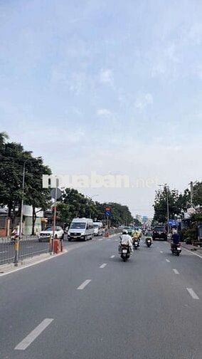 Nhà mặt tiền đường Thành Thái + Tô Hiến Thành bán dụng cụ y tế