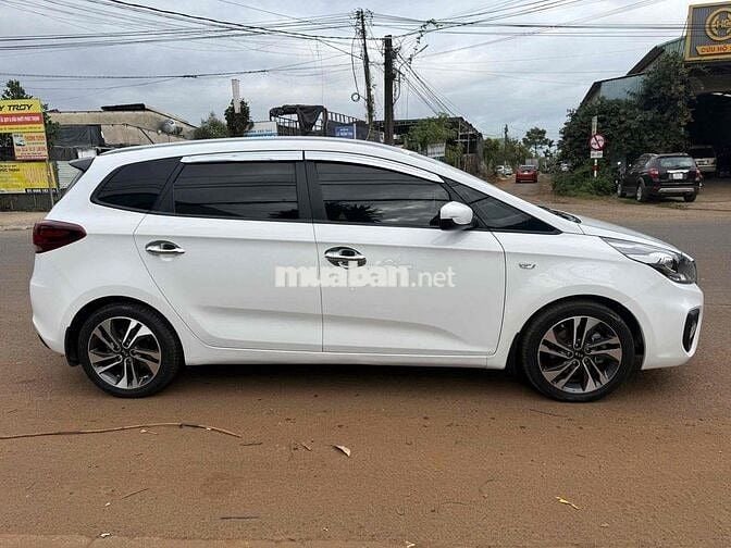 Kia Rondo 2018 Số sàn màu Trắng