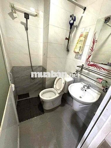 Cho Thuê Nhà Nguyên Căn Hẻm Tô Hiến Thành quận 10 3 phòng ngủ