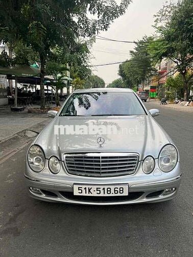 Mercedes-Benz E200 Bạc 5 chỗ