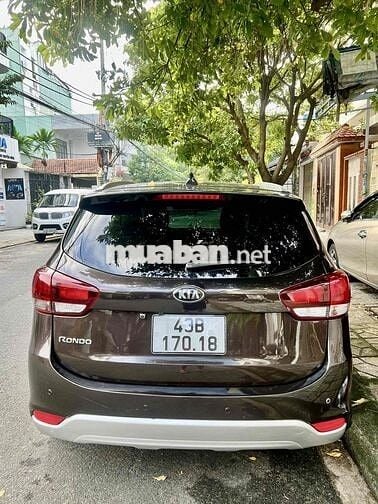 Kia Rondo 2.0GMT đời 2017 chuẩn xe gia đình.