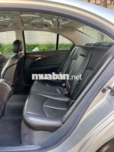 Mercedes-Benz E200 Bạc 5 chỗ