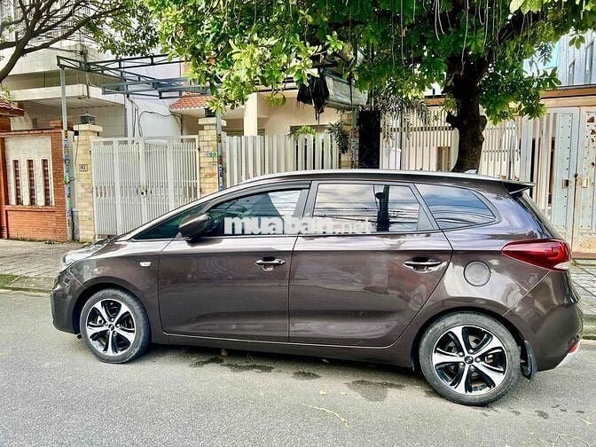 Kia Rondo 2.0GMT đời 2017 chuẩn xe gia đình.