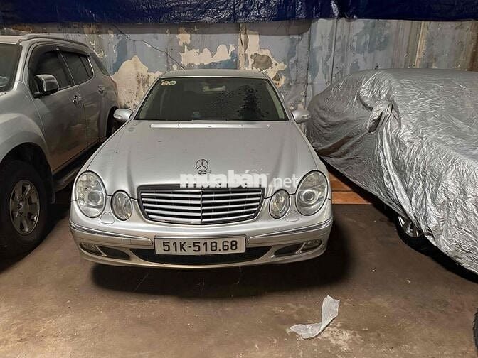 Mercedes-Benz E200 Bạc 5 chỗ