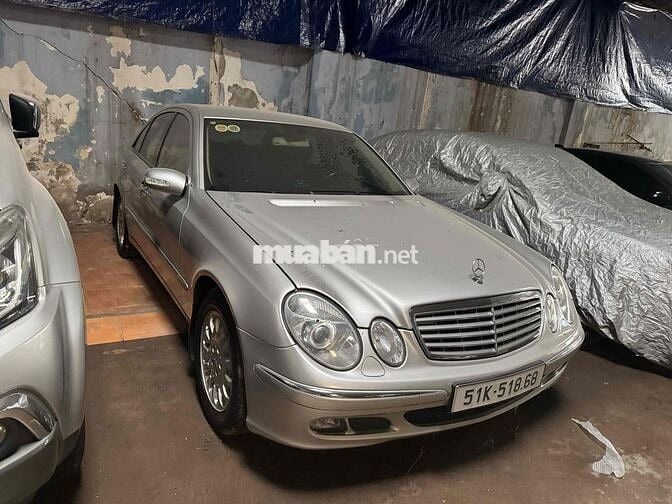 Mercedes-Benz E200 Bạc 5 chỗ
