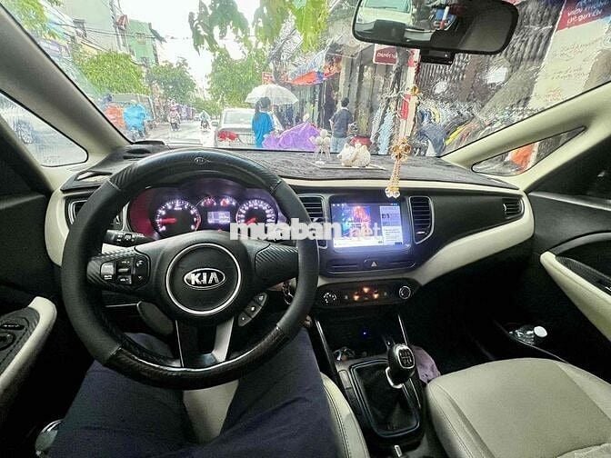 Kia Rondo 2.0GMT đời 2017 chuẩn xe gia đình.