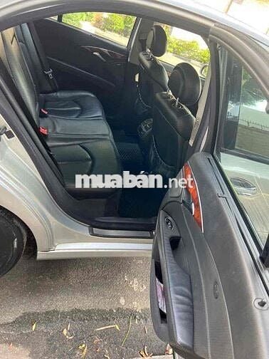 Mercedes-Benz E200 Bạc 5 chỗ