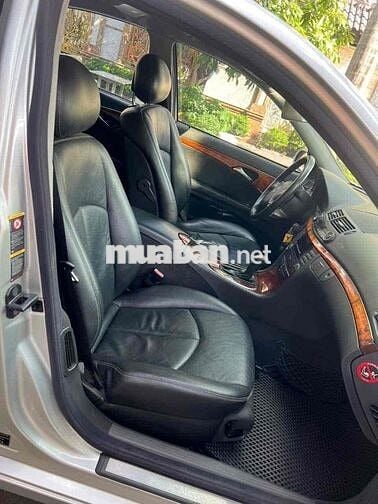 Mercedes-Benz E200 Bạc 5 chỗ