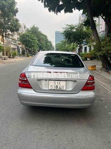 Mercedes-Benz E200 Bạc 5 chỗ