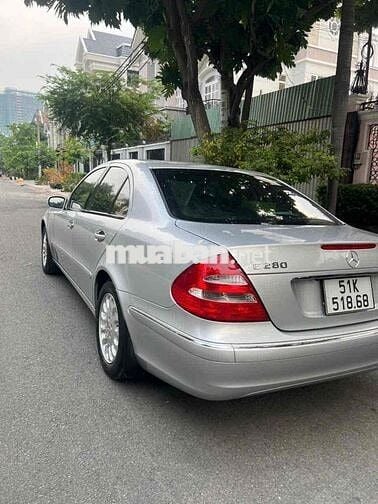 Mercedes-Benz E200 Bạc 5 chỗ