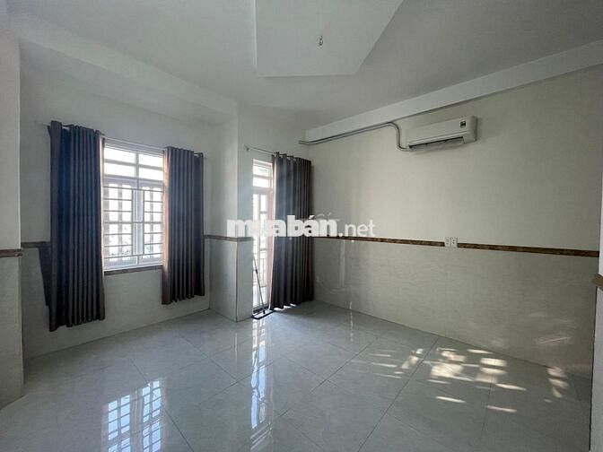 LÊ THỊ HOA PHÒNG BANCOL LẦU 1 MÁY LẠNH PHÒNG MỚI XÂY THOÁNG MÁT SẠCH