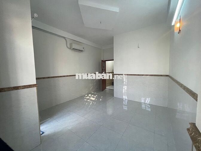 LÊ THỊ HOA PHÒNG BANCOL LẦU 1 MÁY LẠNH PHÒNG MỚI XÂY THOÁNG MÁT SẠCH