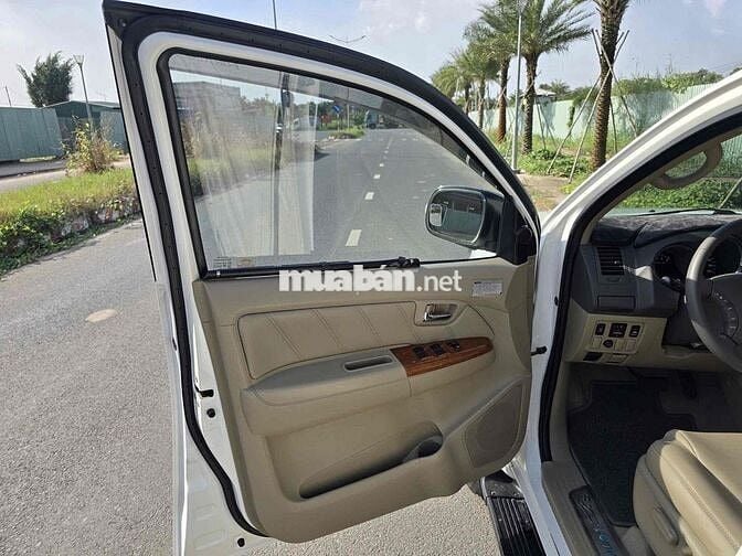 Toyota Fortuner 2011 2.7V - 86123 km