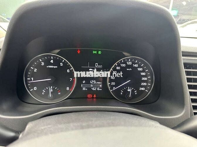 Hyundai Elantra 2018 1.6MT,số sàn, màu trắng,4v6km