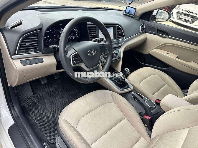 Hyundai Elantra 2018 1.6MT,số sàn, màu trắng,4v6km