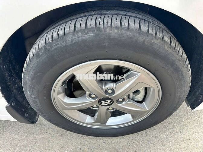 Hyundai Elantra 2018 1.6MT,số sàn, màu trắng,4v6km