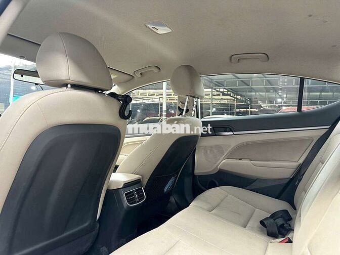 Hyundai Elantra 2018 1.6MT,số sàn, màu trắng,4v6km