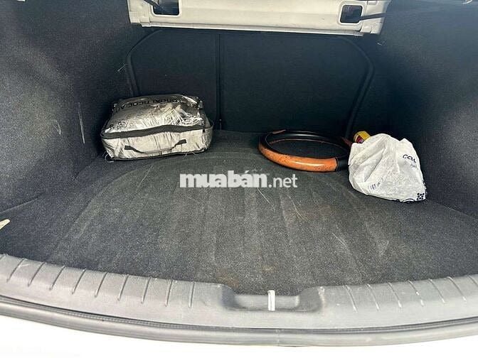 Hyundai Elantra 2018 1.6MT,số sàn, màu trắng,4v6km