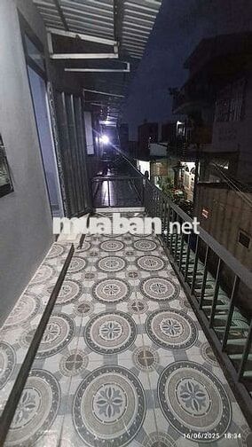 Nhà nguyên căn 2pn, 2wc, sân xe máy, ban công