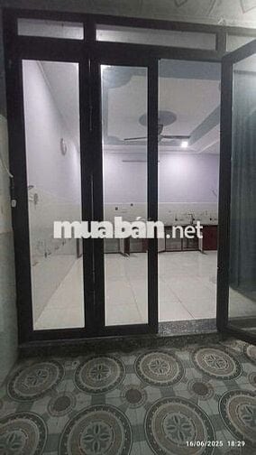 Nhà nguyên căn 2pn, 2wc, sân xe máy, ban công