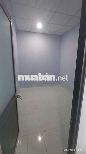 Nhà nguyên căn 2pn, 2wc, sân xe máy, ban công