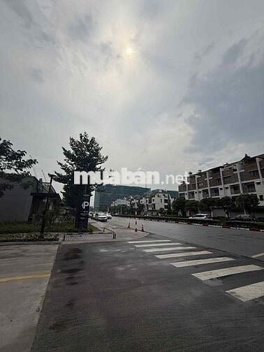 Cần bán căn góc 3 mặt tiền ngay Sthi  Aeon - TPM Bình Dương