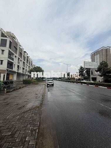 Cần bán căn góc 3 mặt tiền ngay Sthi  Aeon - TPM Bình Dương