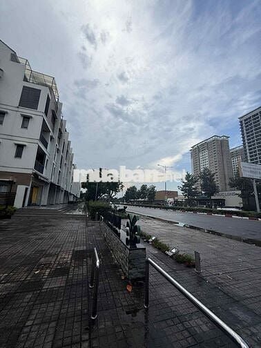 Cần bán căn góc 3 mặt tiền ngay Sthi  Aeon - TPM Bình Dương