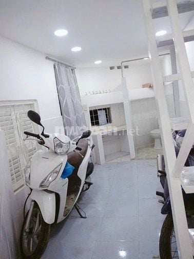 PHÒNG NHỎ,DƯỚI ĐẤT,Tự DO,GÁC SUỐT,MÁY LẠNH,tiện đi lại,gần chợ Phú Lâm