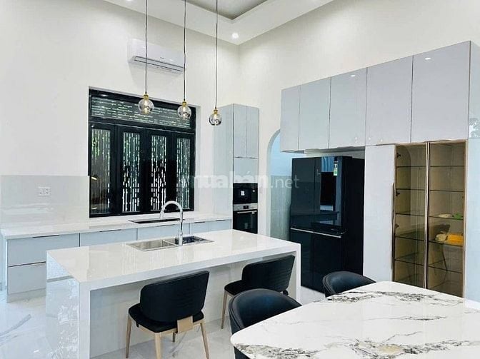 Biệt thự hồ bơi 16.000m2 vườn cây trái 6ty500 triệu