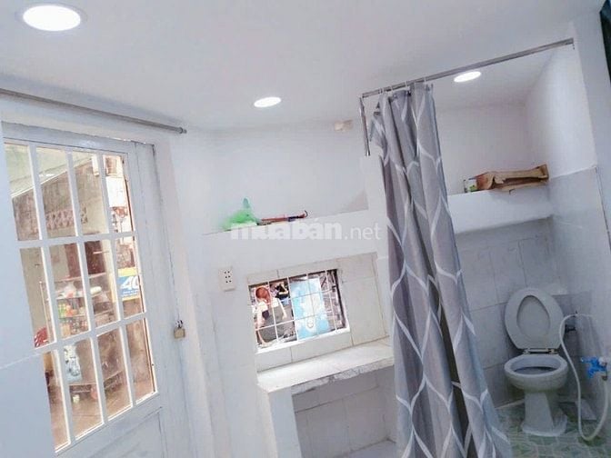 PHÒNG NHỎ,DƯỚI ĐẤT,Tự DO,GÁC SUỐT,MÁY LẠNH,tiện đi lại,gần chợ Phú Lâm