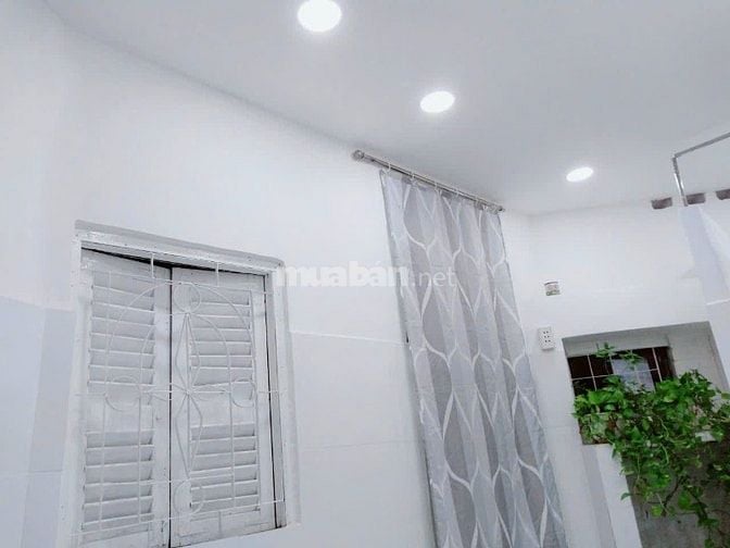 PHÒNG NHỎ,DƯỚI ĐẤT,Tự DO,GÁC SUỐT,MÁY LẠNH,tiện đi lại,gần chợ Phú Lâm