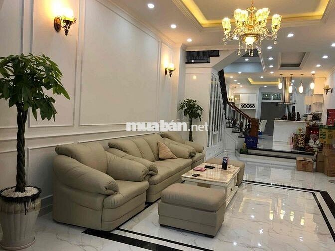 cần bán nhà 1 tr 3 lầu đường 11 m có vỉa hè